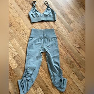 Lululemon Taryn toomey size 2 set